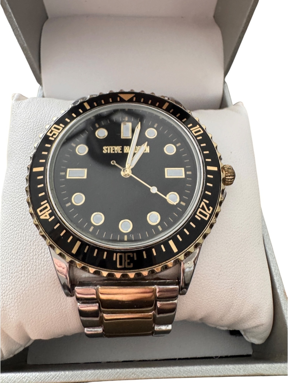 Steve Madden Men’s Two Tone Watch PC211J Black Dial Box Extra Links Not Working